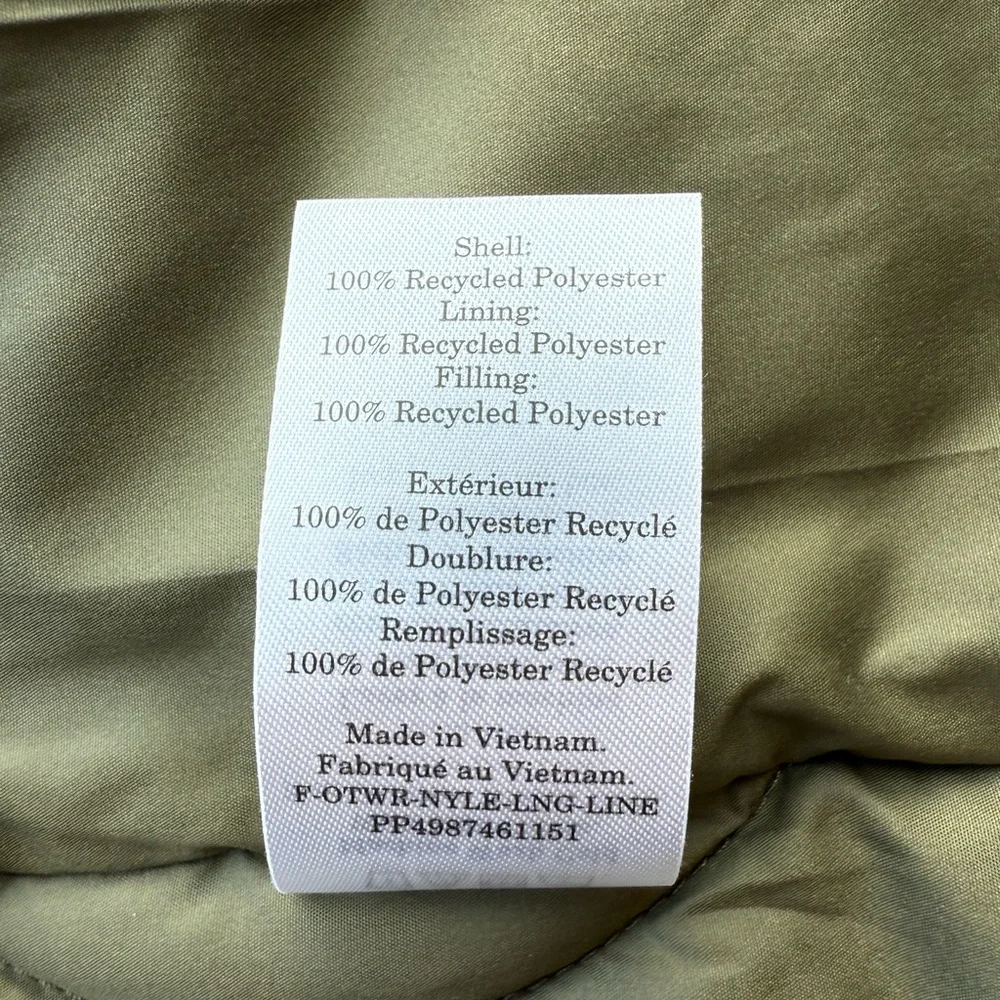 Everlane Quilted Puffer Coat in Olive - Picture 5 of 7